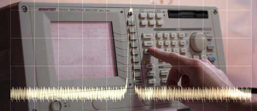 Frequensspektrometer mit darübergelegter Frequenzkurve